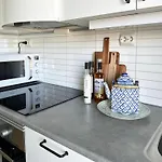 Mountain And Sea View Apartment Svolvaer